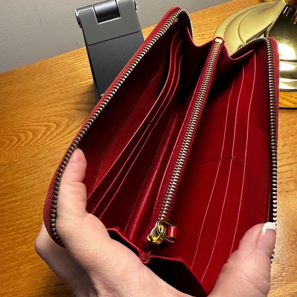 Prada Red Leather Zip Wallet W/COA. EUC. - Picture 10 of 12